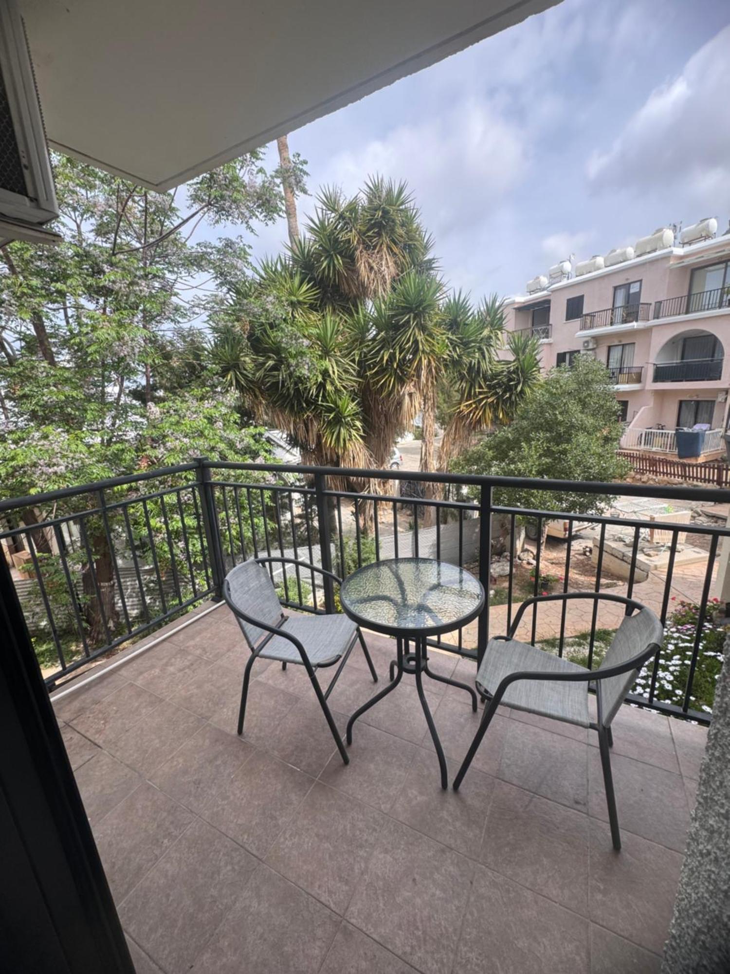 Cozy 1 Bedroom Apartment Close To The Beach Pafos Exterior foto
